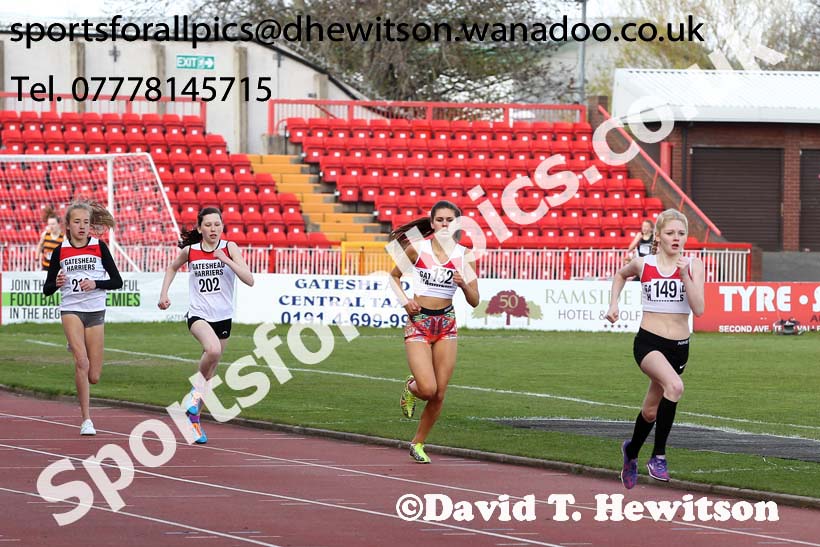 Girls 800 metres, Gateshead Open Medal Meeting. Photo: David T. Hewitson/Sports for All Pics